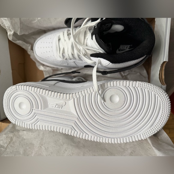 Air Force 1 High ‘07 - Picture 3 of 4